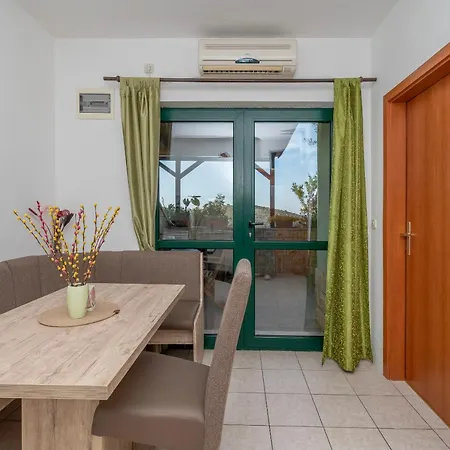 Toni Apartment Maslinica